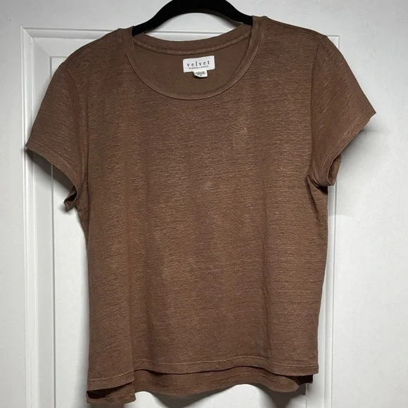 Velvet by Graham & Spencer Casey Linen Knit Crew Neck Tee in Bark - Picture 2 of 7